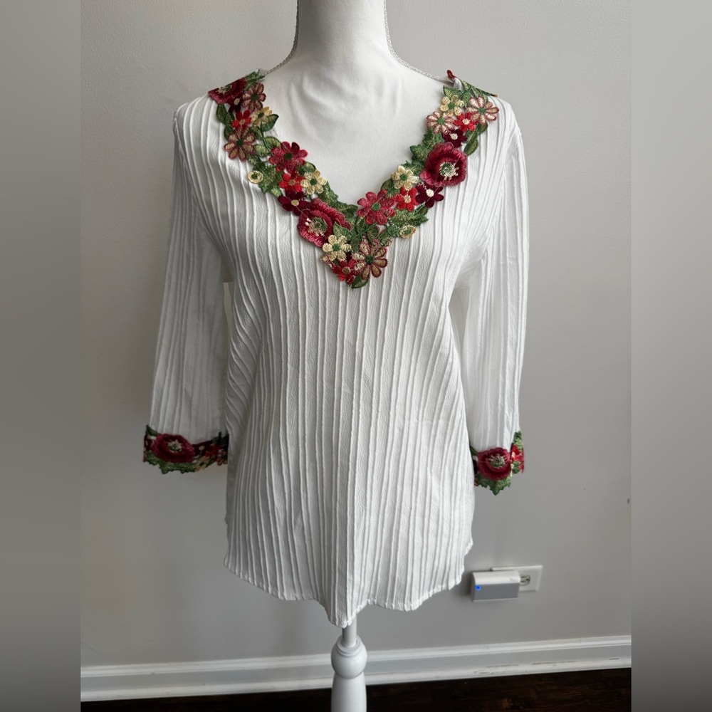 SHEIN White Blouse with Red Floral Embroidery - Picture 2 of 6